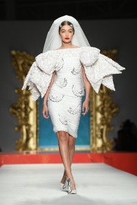 gigi-hadid-as-bride-in-moschino-spring-summer-2020-show.jpg