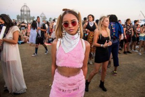 coachella-street-style-pink-fur.jpg